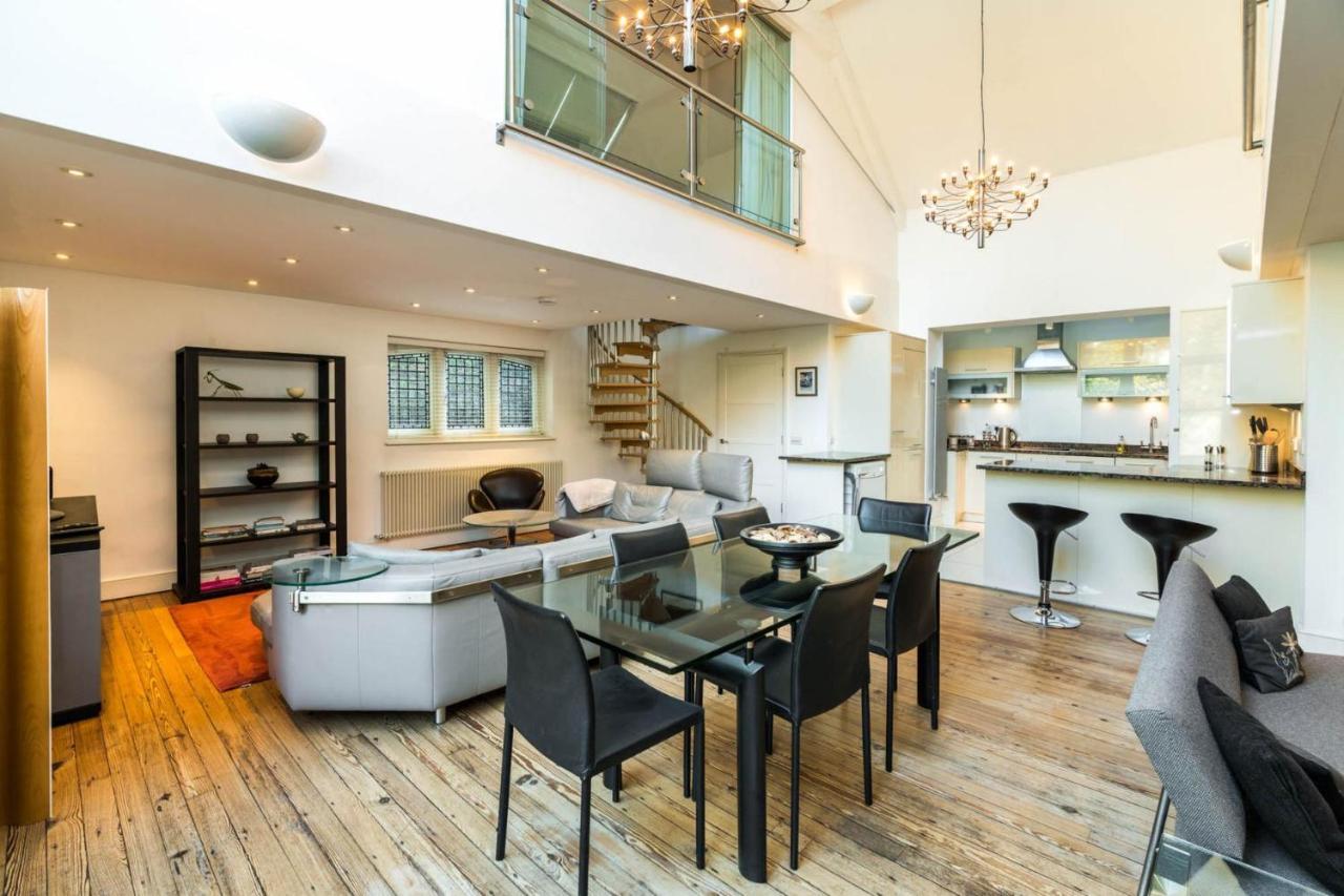 Unique 2 Bedroom Converted Artists Studio Londres
